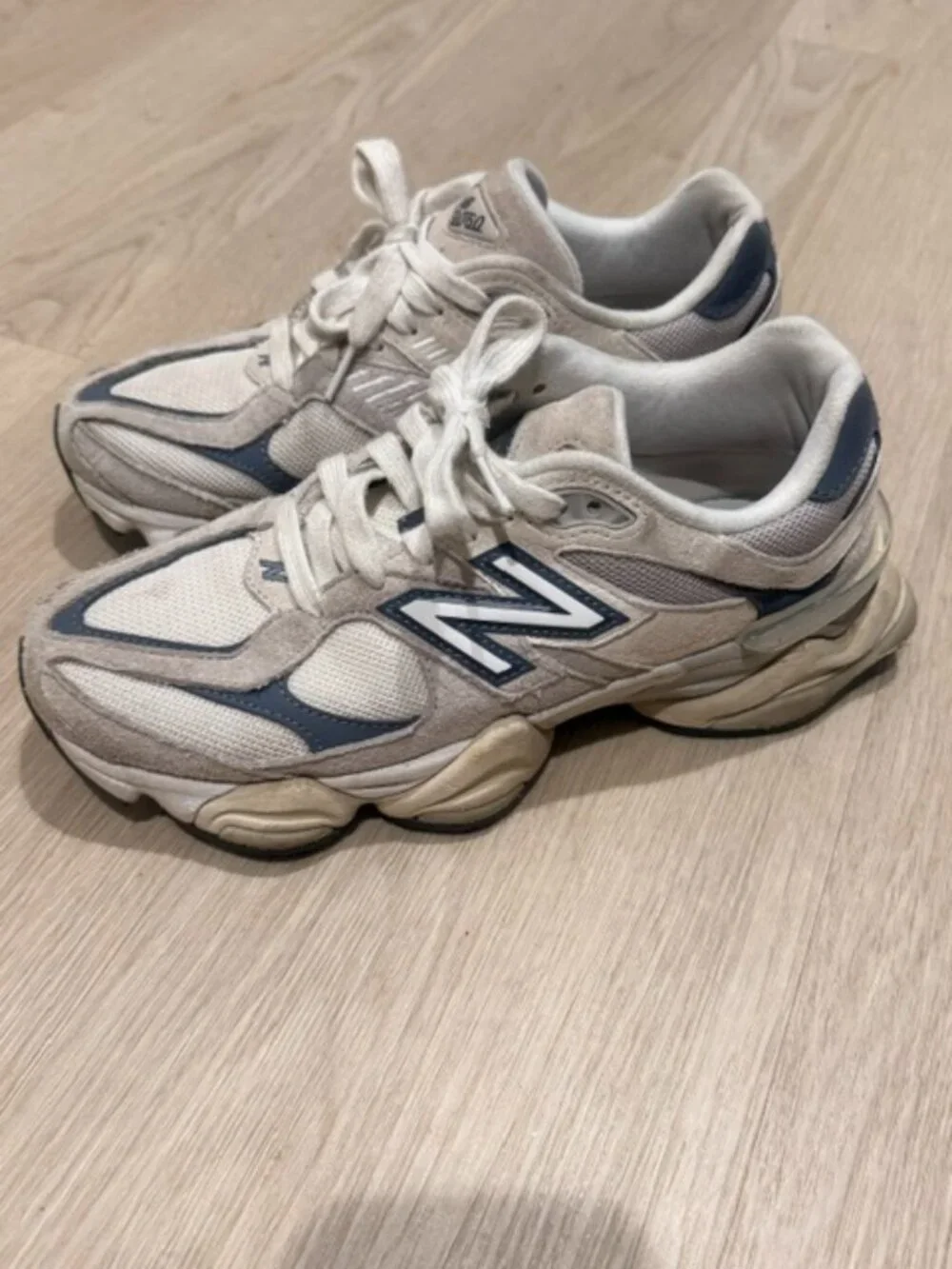 New Balance 9060 White/Gray Women Size 9